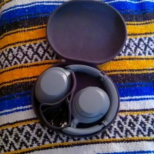 Gray SONY WH-XB910N